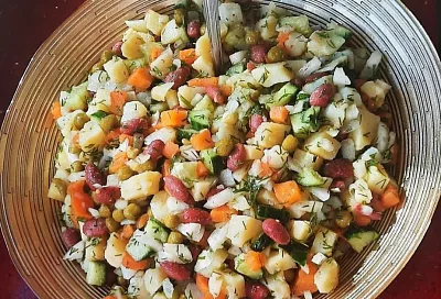 Постный салат «Оливье»: быстрый (готовится за 25 минут), и такой сочный, что удивит даже мясоедов