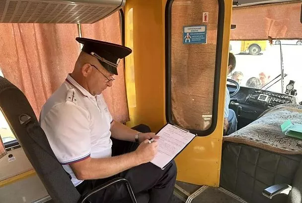 В Белореченске проверили безопасность школьных автобусов