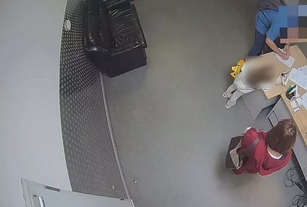 В аэропорту Санкт-Петербурга женщина украла из забытой пассажиром сумки 4 тыс. евро и улетела в Сочи
