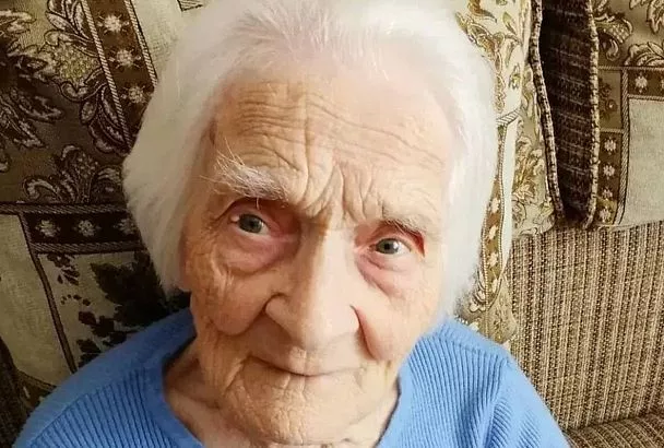 Вениамин Кондратьев поздравил со 102-летием ветерана Великой Отечественной войны из Новороссийска