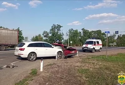 Audi врезался в ВАЗ на трассе в Краснодарском крае. Погибли два человека