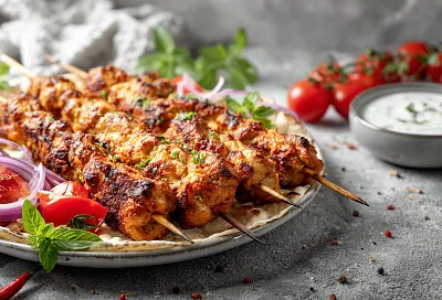 Куриный люля-кебаб в духовке: сочный и ароматный, как с мангала