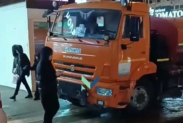 Шесть улиц в Комсомольском микрорайоне Краснодара остались без воды из-за аварии