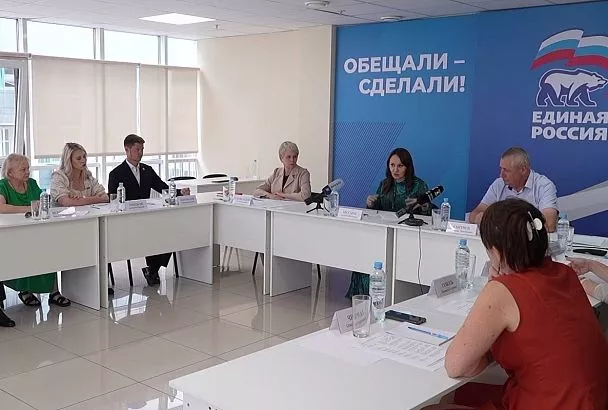 Светлана Бессараб провела круглый стол на тему «Дома культуры — центры жизни на селе»
