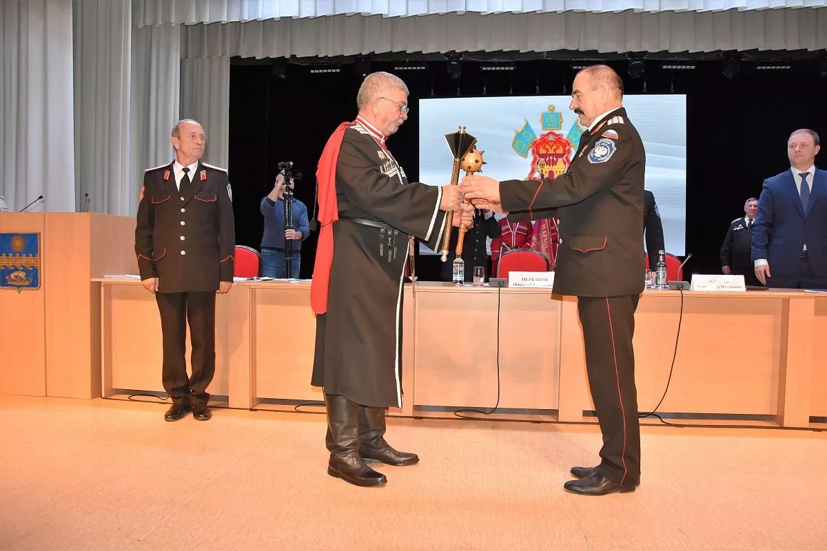 За свои труды Иван Васильевич Безуглый был награжден множеством заслуженных наград, в том числе двумя золотыми звездами Героя труда Кубани.