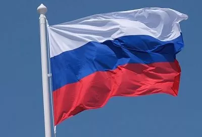В Краснодаре развернут флаг России размером девять на 12 метров