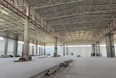 Незаконный ангар для хранения лодок площадью 20 тыс. кв. метров сносят в Краснодаре