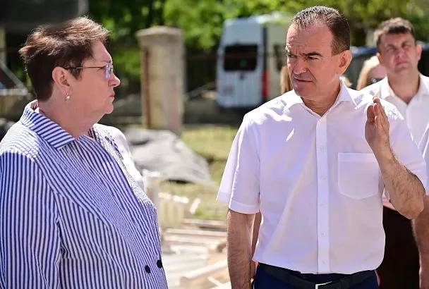 Губернатор Вениамин Кондратьев осмотрел поврежденную при атаке БПЛА школу в Новороссийске
