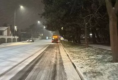 Геленджик второй день подряд оказался под снегом