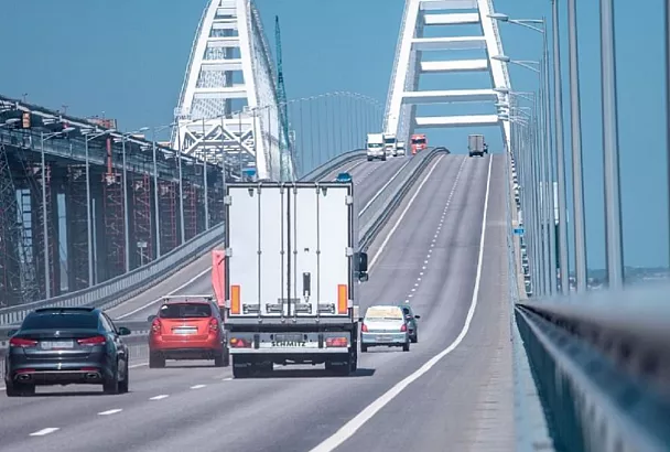 Движение автомобилей по Крымскому мосту восстановлено
