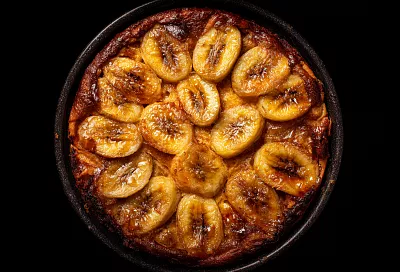 Быстрый пирог с бананами на сковороде: рецепт для чаепития