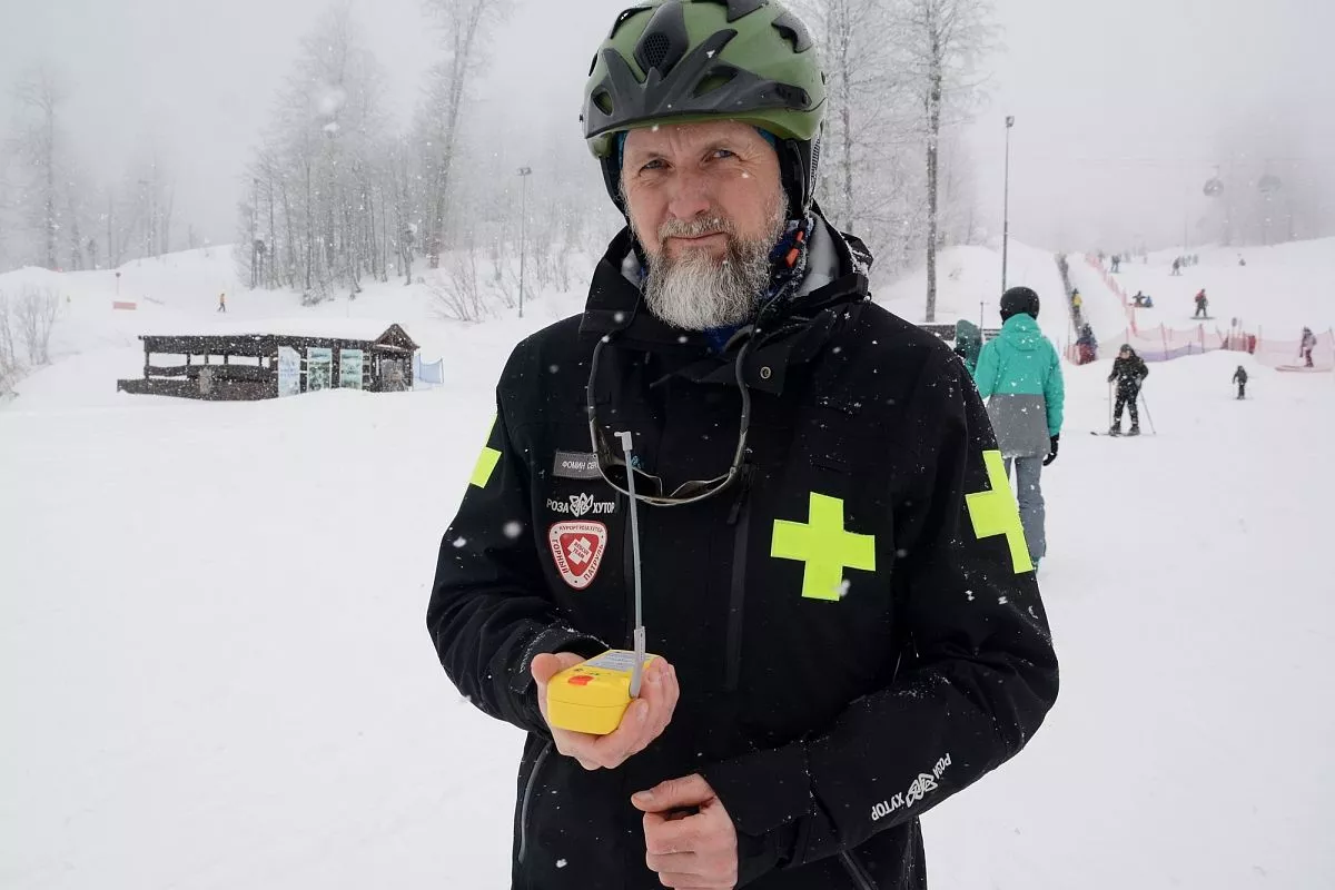 Устройство работает с такими спутниковыми системами, как GPS, «Глонас», «Галилео».