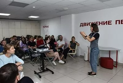 Общение без преград: в Краснодаре прошел инклюзивный интенсив для волонтеров и людей с нарушениями слуха