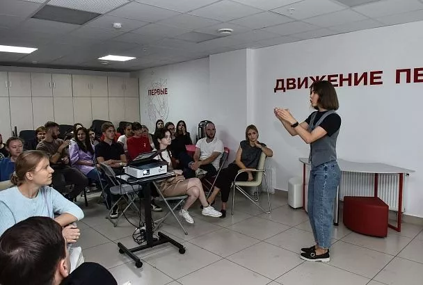 Общение без преград: в Краснодаре прошел инклюзивный интенсив для волонтеров и людей с нарушениями слуха