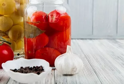 Помидоры на зиму как свежие без воды: 3 рецепта для идеального вкуса