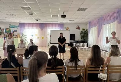 Безопасность детей – ответственность родителей: в Сочи инспекторы ГИБДД проводят профилактические беседы с родителями в детских садах