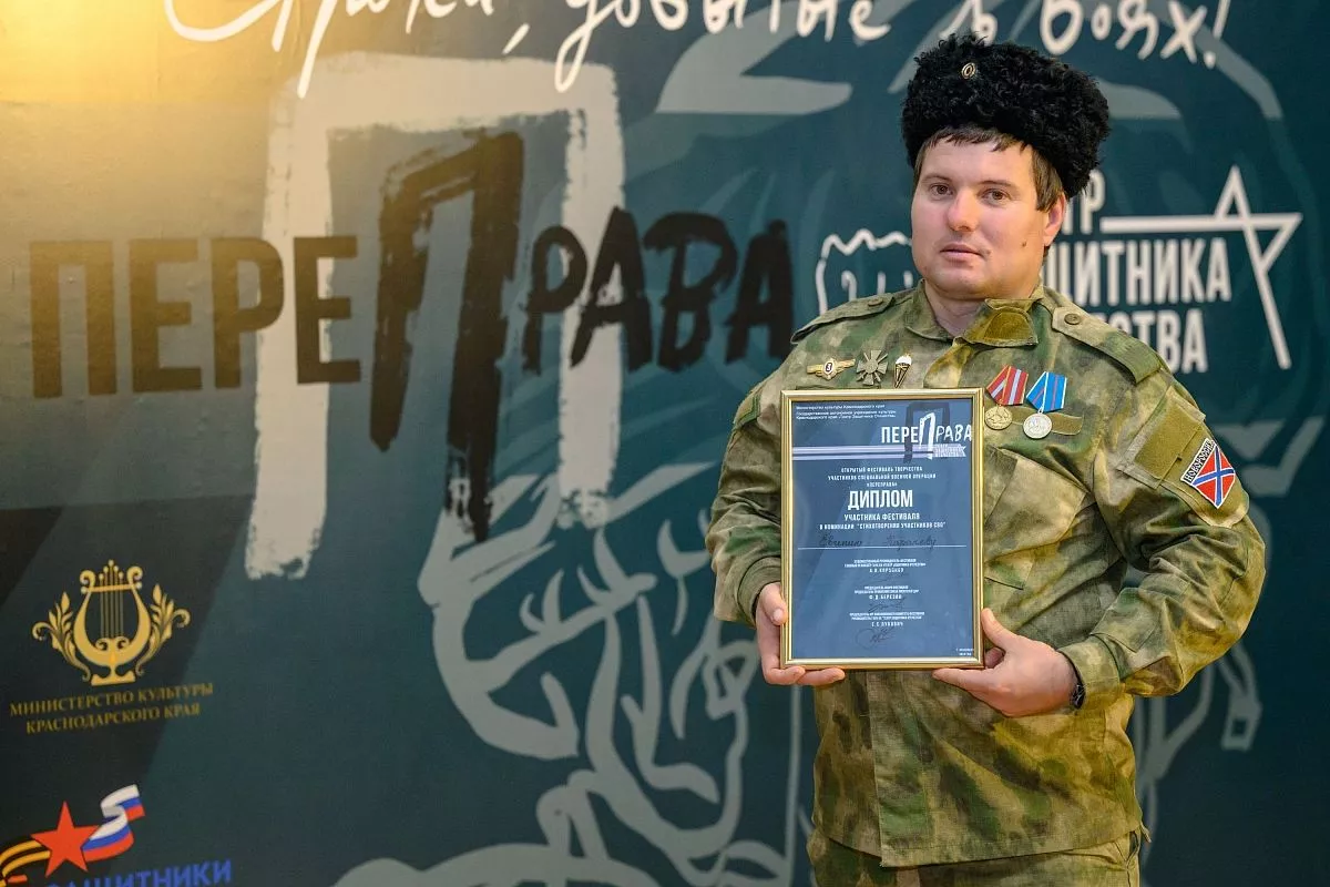 Писать стихи Евгений Карачев начал больше 10 лет назад. Писать стихи Евгений Карачев начал больше 10 лет назад.