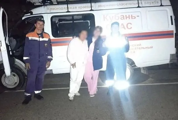 Спасатели нашли двух заблудившихся туристок в горах на Кубани