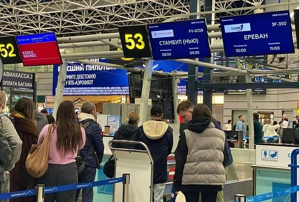 Возможны переносы и отмены рейсов: как работает аэропорт Сочи после снятия временных ограничений