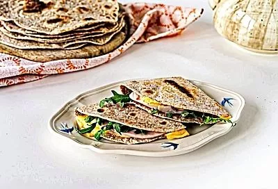 Забудьте о хлебе: индийские лепешки роти покорили соцсети — готовятся за считаные минуты