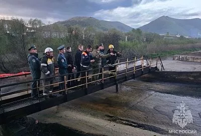 Александр Куренков и Вениамин Кондратьев прибыли на место тушения пожара в Туапсе 