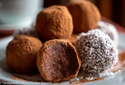 Конфеты из сгущёнки и какао: быстро, плотненько и очень шоколадно