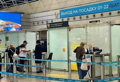 Возможны переносы и отмены рейсов: как работает аэропорт Сочи после отмены ограничений