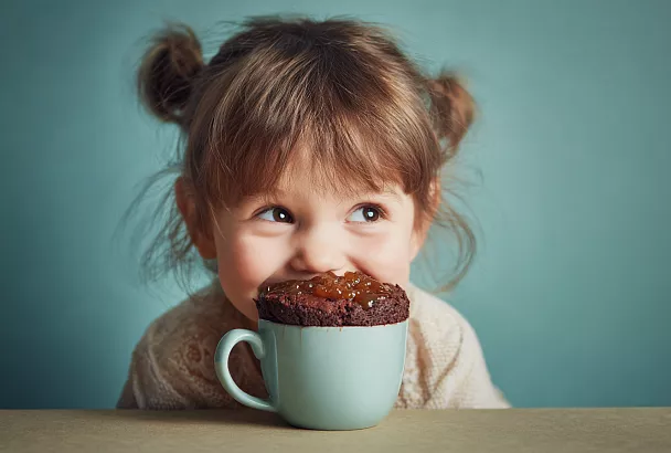 Шоколадный брауни из груши за 3 минуты: быстрый десерт без муки и масла