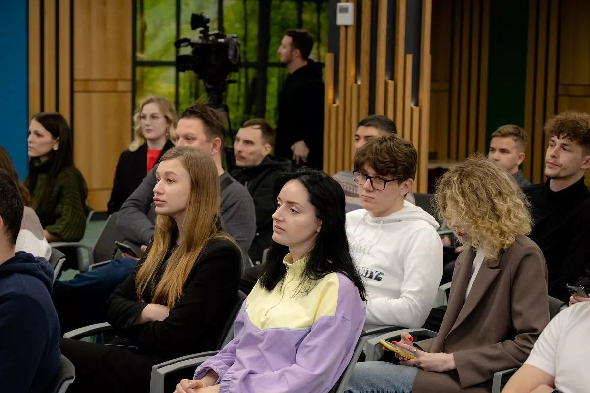 Выступления участников финала оценивали не только жюри конкурса, но и бизнес-ангелы – инвесторы, которые готовы вкладывать деньги в стартапы. Выступления участников финала оценивали не только жюри конкурса, но и бизнес-ангелы – инвесторы, которые готовы вкладывать деньги в стартапы.