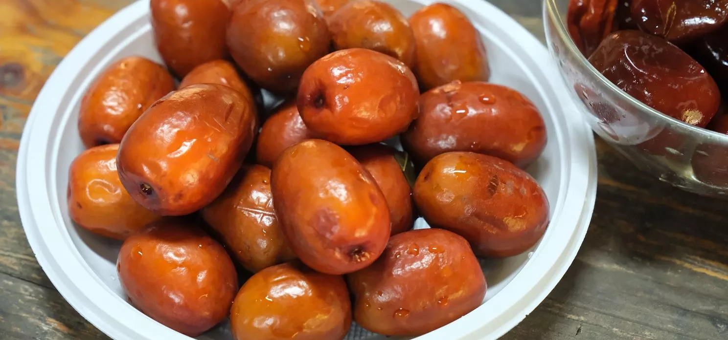 Геленджикский климат и южная земля идеально подошли для заморского растения зизифус, унаби.