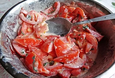 Омолодитесь и наедитесь: чем полезны свежие томаты для здоровья