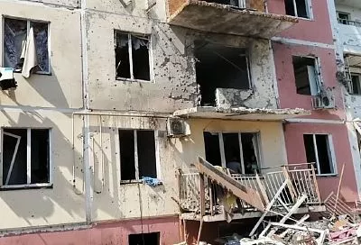 В пострадавшем от атаки БПЛА доме в Карасунском округе Краснодара ведут демонтажные работы