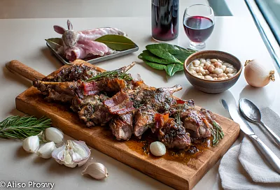 Как в испанском Монегросе запекают кролика под землёй 