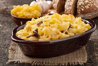 Натираю картошку на терке, к ней – ароматный соус. Соседи  просят рецепт