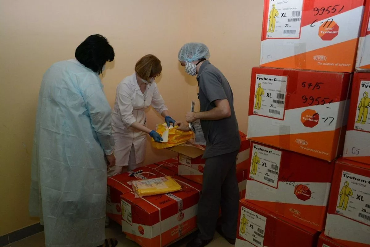 Костюмы многоразового использования, прочные и способны защищать даже от радиационного загрязнения.