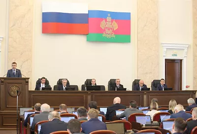 Таксисты-нелегалы заплатят штраф: в ЗСК приняли поправки в краевой закон «Об административных правонарушениях»