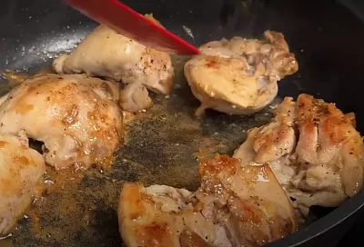 Готовится курица с луком в два счета: всё просто, но боже, как вкусно! Рецепт курицы с луком – чуть поджарь и потуши