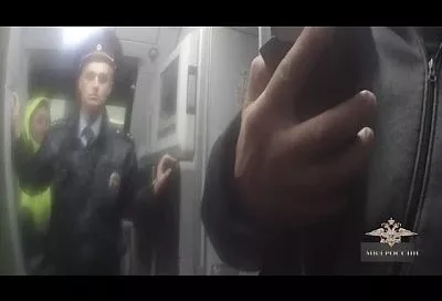 Оскорблял полицейских, угрожал расправой: в Сочи сняли с самолета пьяного авиадебошира