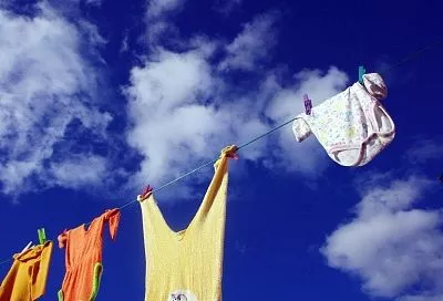 Экономьте не только деньги, но и свое время - стирайте детскую одежду грамотно! Как вывести разные пятна без дорогущих отбеливателей и порошков