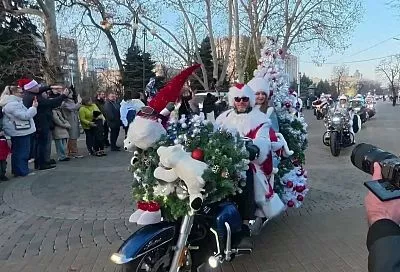 Мотопарад Дедов Морозов и Снегурочек прошел в Краснодаре 