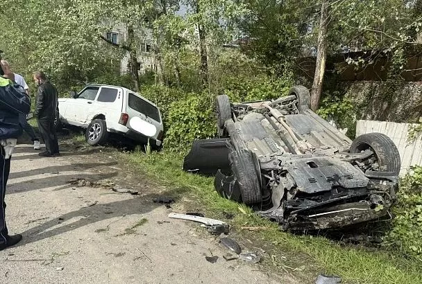 В Сочи в массовом ДТП погиб водитель иномарки