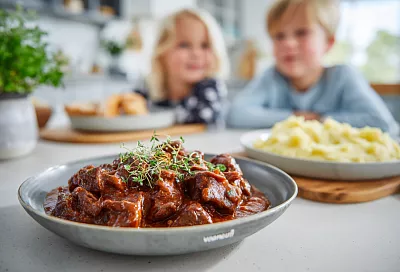 Гуляш «Бархатный»: мясо тает во рту, а соус гладкий и ароматный