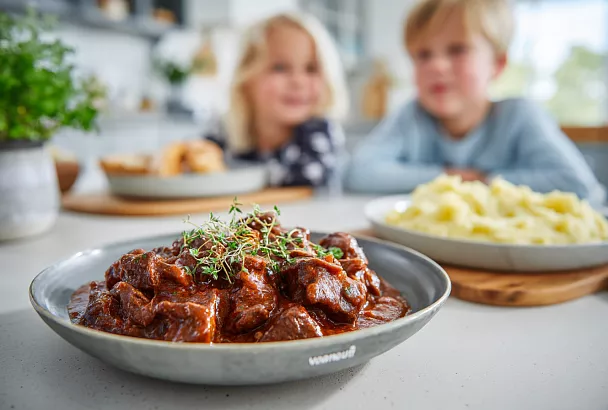 Гуляш «Бархатный»: мясо тает во рту, а соус гладкий и ароматный