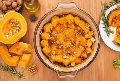 После тяжёлых салатов запекаем тыкву с мёдом - карамельный, пряный и полезный десерт