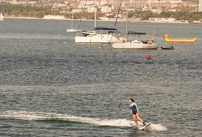 Заблокированные лесным пожаром туристы в Геленджике доставлены на безопасный пляж