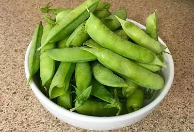 Не панацея, но кишечник вам точно будет благодарен. Почему свежий молодой зеленый горошек полезно есть всем и каждому