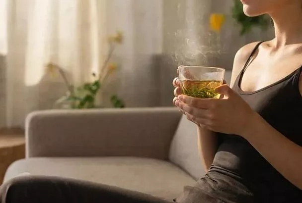 Травяной чай для талии: как мягко похудеть к Новому году - разумный рецепт без истерик