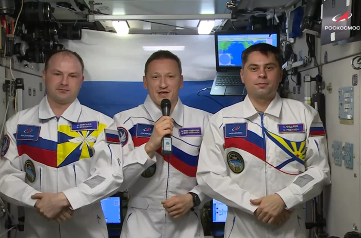 Экипаж МКС поздравил жителей России с Днем космонавтики