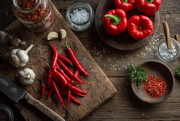 Острая приправа канкочи за 15 минут: перец, чеснок, соль, кориандр и никакого варения