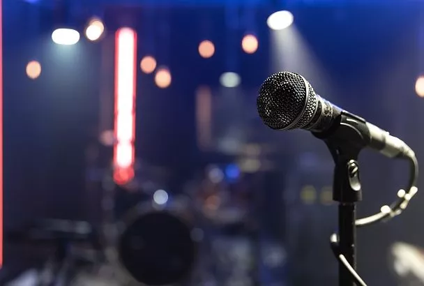 Спасибо за надбавку: певица Лолита не стала скрывать размер своей пенсии